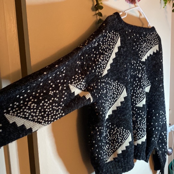 Abstract Sweater - Picture 3 of 3